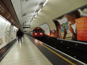 ロンドン地下鉄　チャリングクロス駅